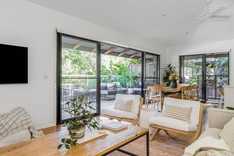 Rubber Soul - Sunshine Coast Tourism 2