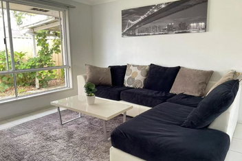 Runaway Bay Family Haven With 4beds with Holiday Sunshine Coast