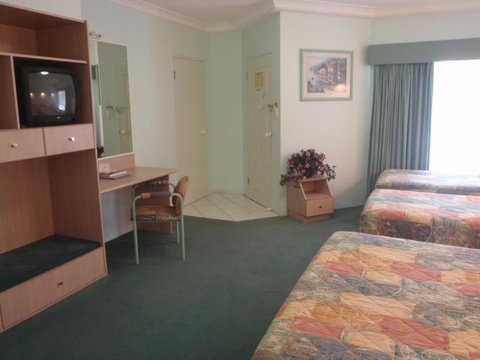 Runaway Bay Motor Inn - Sunshine Coast Tourism 2