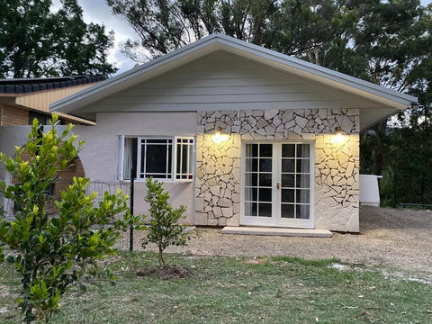 Rural Granny Flat - Pet Friendly - Sunshine Coast Tourism 0
