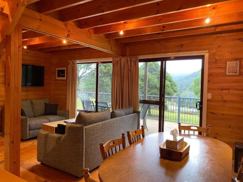 Russell Falls Holiday Cottages - Sunshine Coast Tourism 3