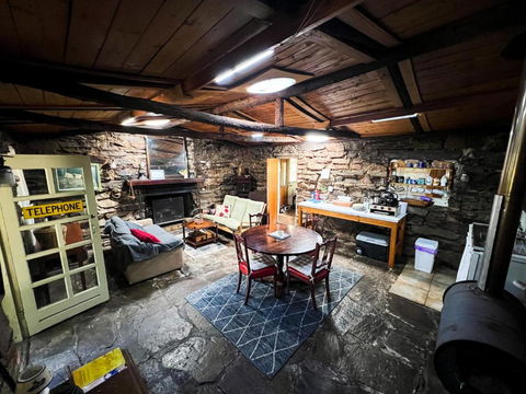 Rustic Miners Cabin - Sunshine Coast Tourism 1