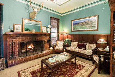 Rustic Refuge Guesthouse - Holiday Sunshine Coast 2