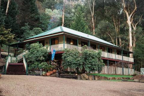 Rustic Refuge Guesthouse - Holiday Sunshine Coast 1