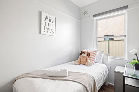 Rustic Single Room - Centrally Located At Narwee - Shared Bathroom - Holiday Sunshine Coast 0
