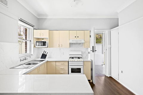 Rustic Single Room - Centrally Located At Narwee - Shared Bathroom - Holiday Sunshine Coast 2