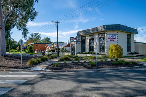 Ryley Motor Inn - Sunshine Coast Tourism 2