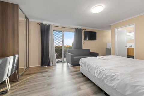 S1 Motel - Sunshine Coast Tourism 3