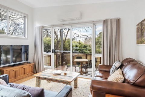 Sahaja Cottage Wentworth Falls - Sunshine Coast Tourism 3