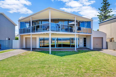 Sail Away - Aldinga Beach - C21 SouthCoast Holidays - Sunshine Coast Tourism 1