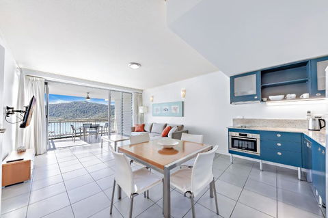 Sails On The Sea - Club Wyndham - Sunshine Coast Tourism 1