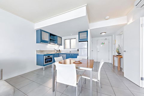 Sails On The Sea - Club Wyndham - Sunshine Coast Tourism 3