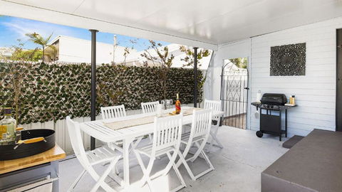 Salamander Sweet Foreshore Drive - Sunshine Coast Tourism 0
