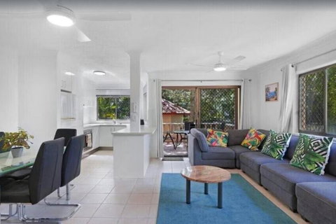 Salerno - Hosted By Burleigh Letting - Sunshine Coast Tourism 0