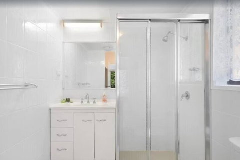 Salerno - Hosted By Burleigh Letting - Sunshine Coast Tourism 3