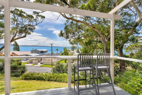 Sally Beach House With Ocean Views - Sunshine Coast Tourism 0