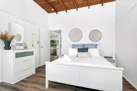 Sally Beach House With Ocean Views - Sunshine Coast Tourism 2