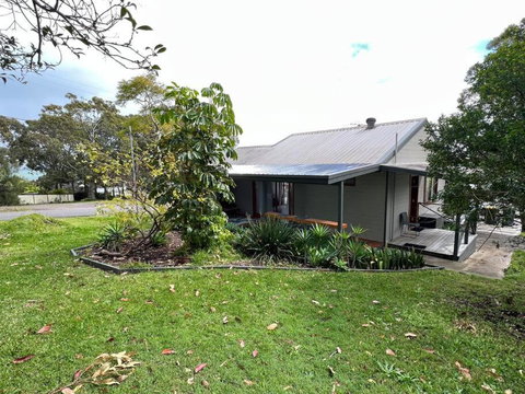 Sally On Rees - Holiday Sunshine Coast 0