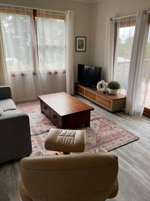 Sally On Rees - Holiday Sunshine Coast 1