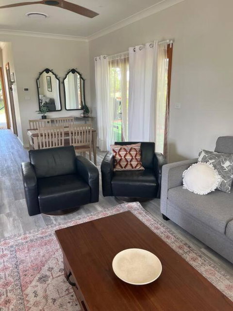 Sally On Rees - Holiday Sunshine Coast 3