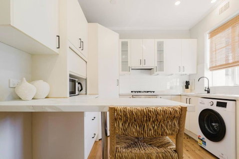 Salmon Calm - Trendy Velvet Allure By Albert Park - Sunshine Coast Tourism 1
