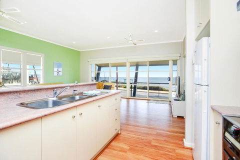 Salt - Aldinga Beach - C21 SouthCoast Holidays - Sunshine Coast Tourism 3