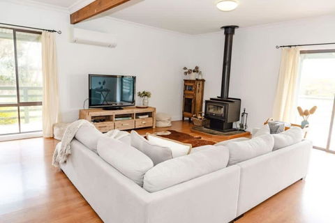 Salt Bush Cottage Peterborough - Holiday Sunshine Coast 0