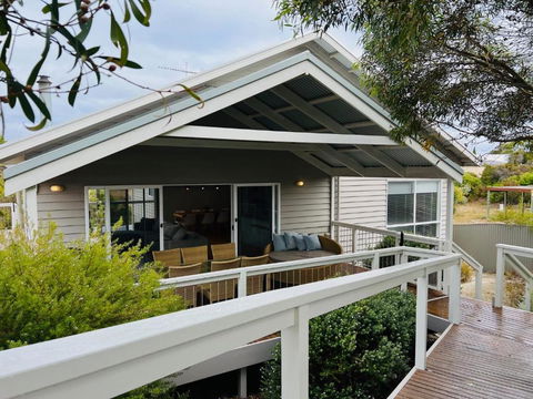 Salt Life - Pet Friendly Outside WIFI - Sunshine Coast Tourism 0