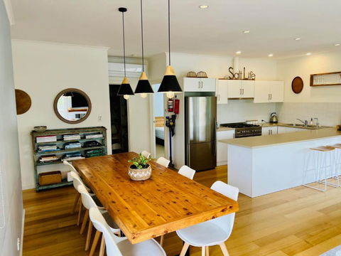 Salt Life - Pet Friendly Outside WIFI - Sunshine Coast Tourism 2