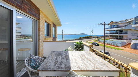 Salt Life Short Walk To Beach, Shops Cafes Accom Holidays - Holiday Sunshine Coast 0