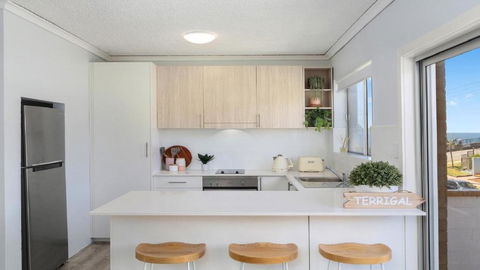 Salt Life Short Walk To Beach, Shops Cafes Accom Holidays - Holiday Sunshine Coast 1