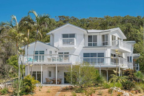 Salt Spray - Sunshine Coast Tourism 0