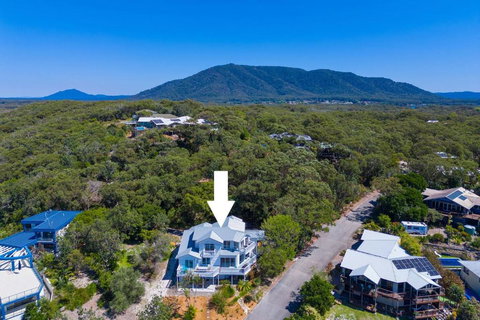 Salt Spray - Sunshine Coast Tourism 1