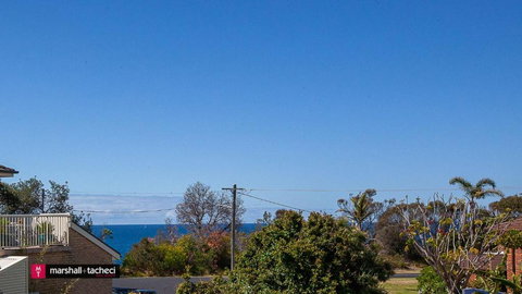 Salt Water Villa Bermagui Four Bedroom Central Location With Wifi - Holiday Sunshine Coast 1