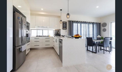 Salt Zen Holiday Townhouse - Holiday Sunshine Coast 3