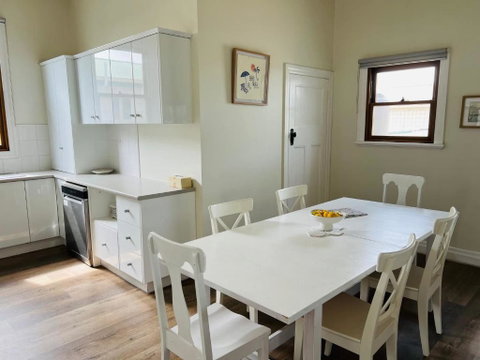 Saltwater Bungalow - WiFi - Sunshine Coast Tourism 3