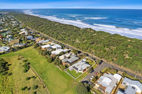 SALTWATER HOUSE - Opposite The Beach And Views Over The Lake! - Sunshine Coast Tourism 0