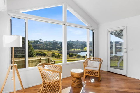 SALTWATER HOUSE - Opposite The Beach And Views Over The Lake! - Sunshine Coast Tourism 2