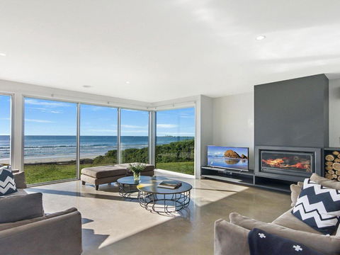 Saltwater Retreat - Holiday Sunshine Coast 1