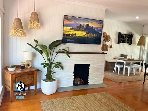 Saltwater Sunsets Seaside Haven With Ocean Views - Holiday Sunshine Coast 3
