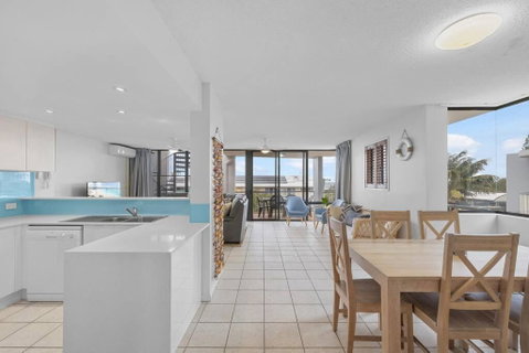 Salty Breeze - Rooftop Terrace & Jacuzzi - Sunshine Coast Tourism 1