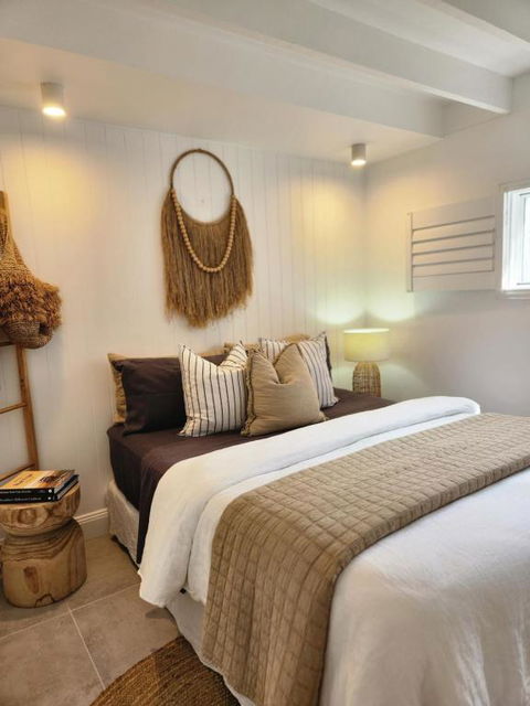 SALTY PALMS -Seaside Studio Apartment - Sunshine Coast Tourism 1