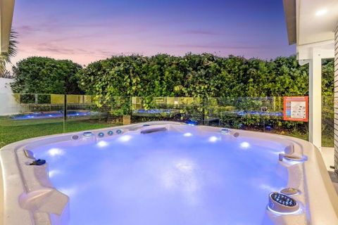 Salty Pause At Bondi House - With Spa And Pet Friendly! - Holiday Sunshine Coast 0