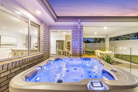 Salty Pause At Bondi House - With Spa And Pet Friendly! - Holiday Sunshine Coast 1