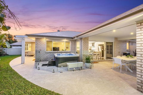 Salty Pause At Bondi House - With Spa And Pet Friendly! - Holiday Sunshine Coast 2