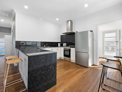Salty Sea Cottage - Sunshine Coast Tourism 1