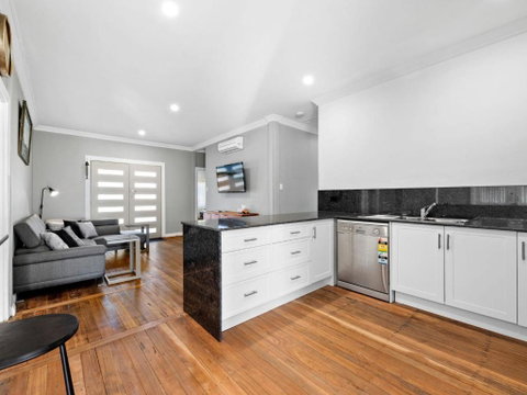 Salty Sea Cottage - Sunshine Coast Tourism 3