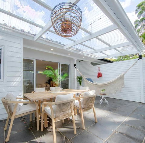 SALTY SNOOZE - Your Coastal Holiday House - Sunshine Coast Tourism 0