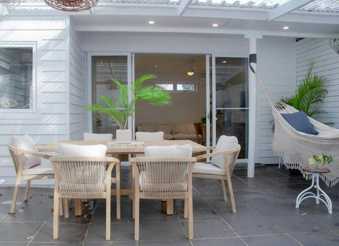 SALTY SNOOZE - Your Coastal Holiday House - Sunshine Coast Tourism 1