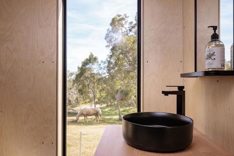 Sam The Tiny Cabin In Serpentine - Sunshine Coast Tourism 3